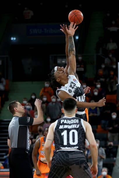 更是对他们 更是对他们